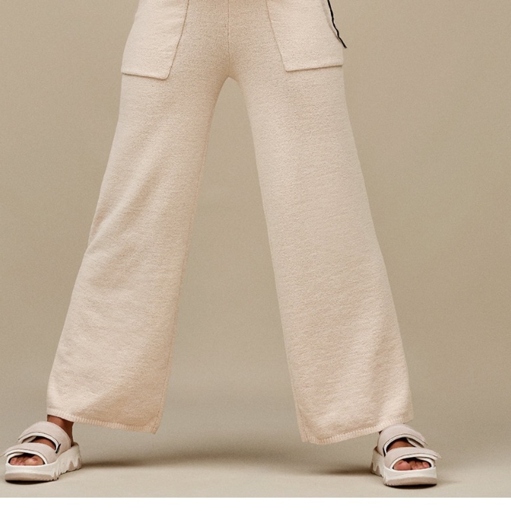 UGG® Women's Captrail Slide Sandals - Picture 10 of 11